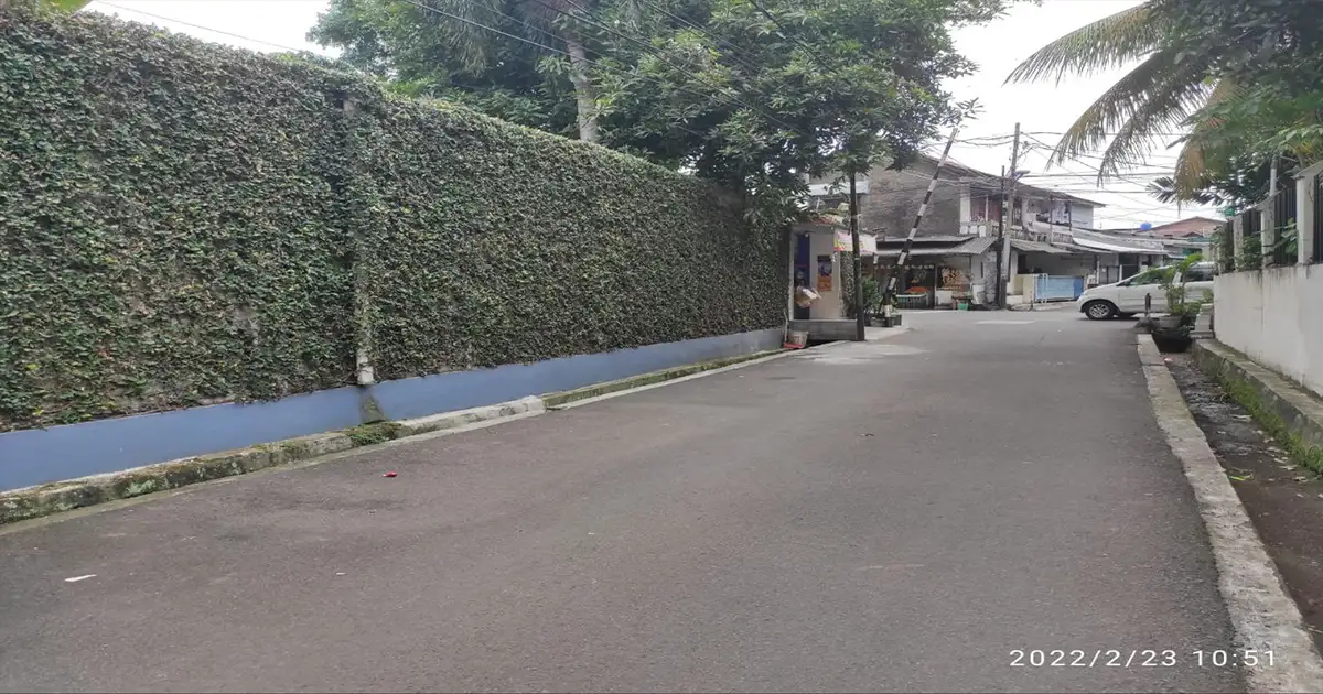 Rumah Second Kali Bata Jakarta Selatan Jalan Depan