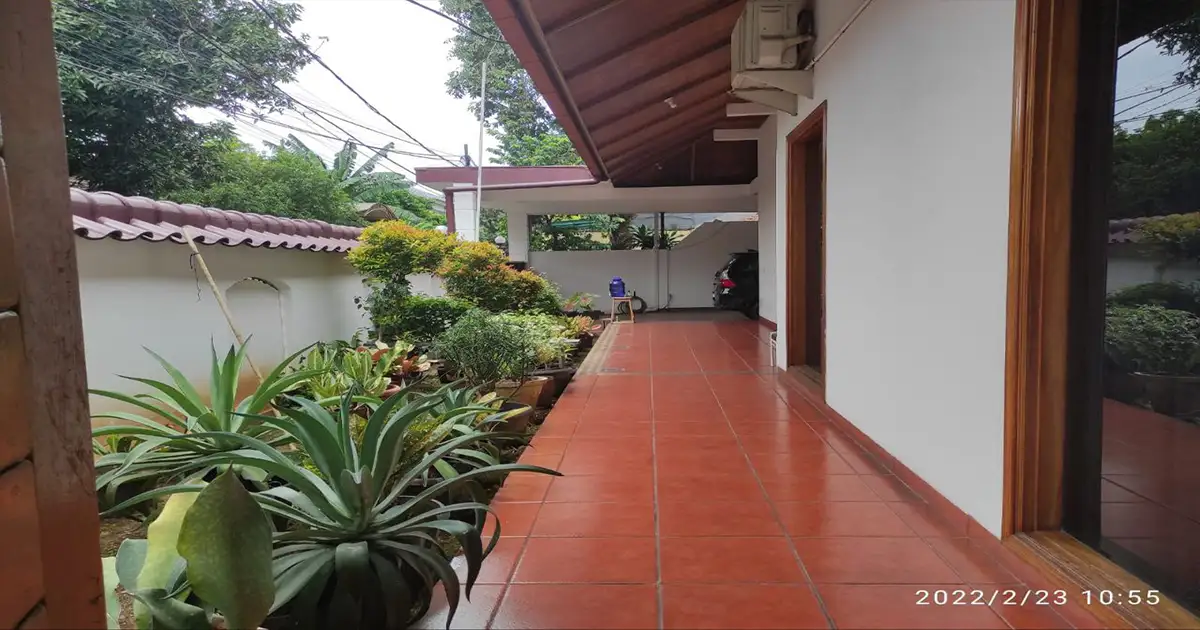 Rumah Second Kali Bata Jakarta Selatan Serambi Samping
