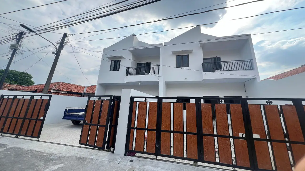 Rumah Siap Huni Jakarta Timur, Pasar Rebo depan