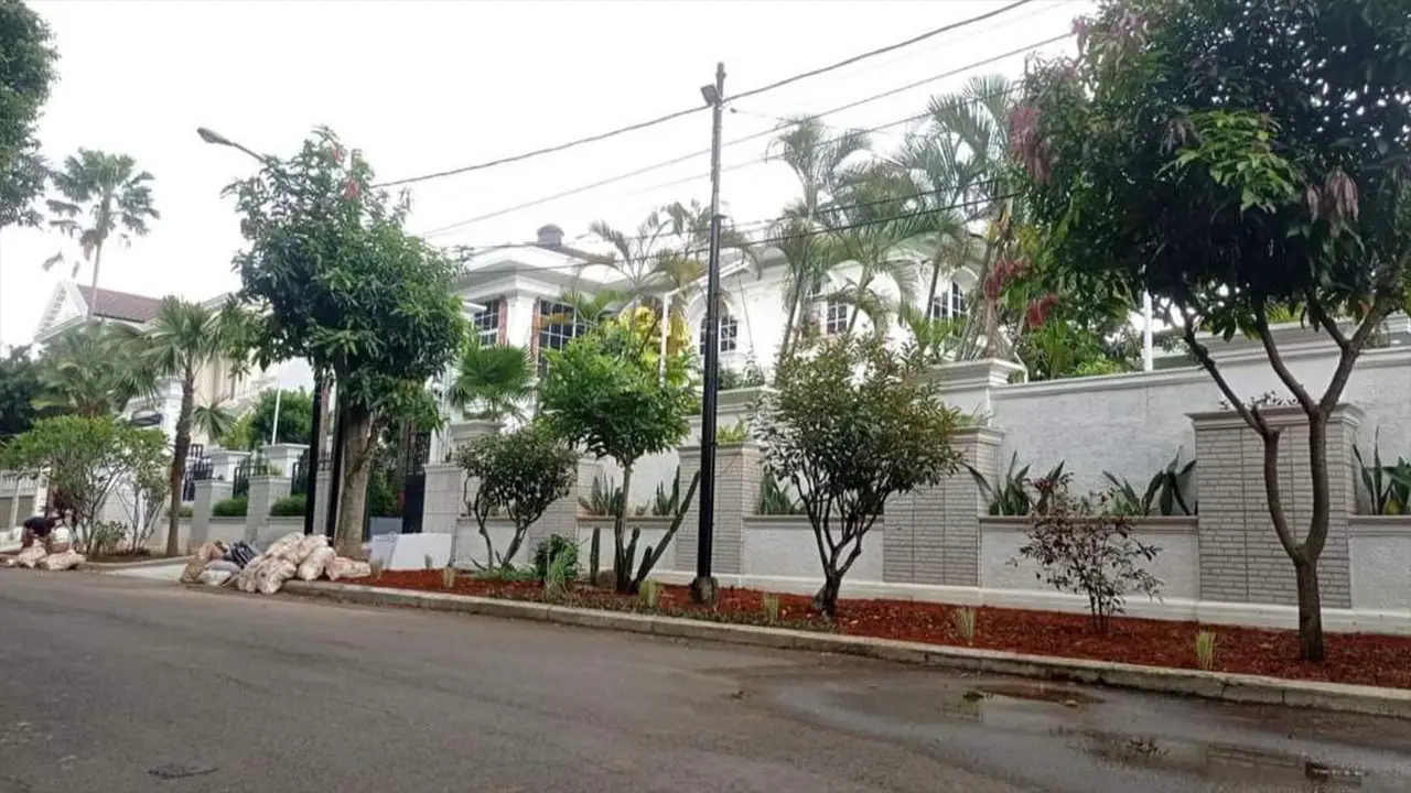 Rumah Cibubur Jakarta Timur Jalan Depan