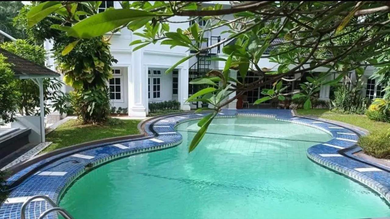 Rumah Cibubur Jakarta Timur Kolam Renang
