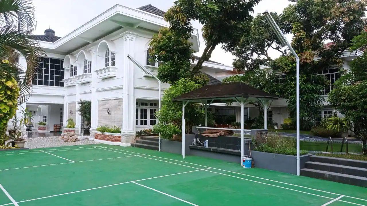 Rumah Cibubur Jakarta Timur Lapangan Badminton