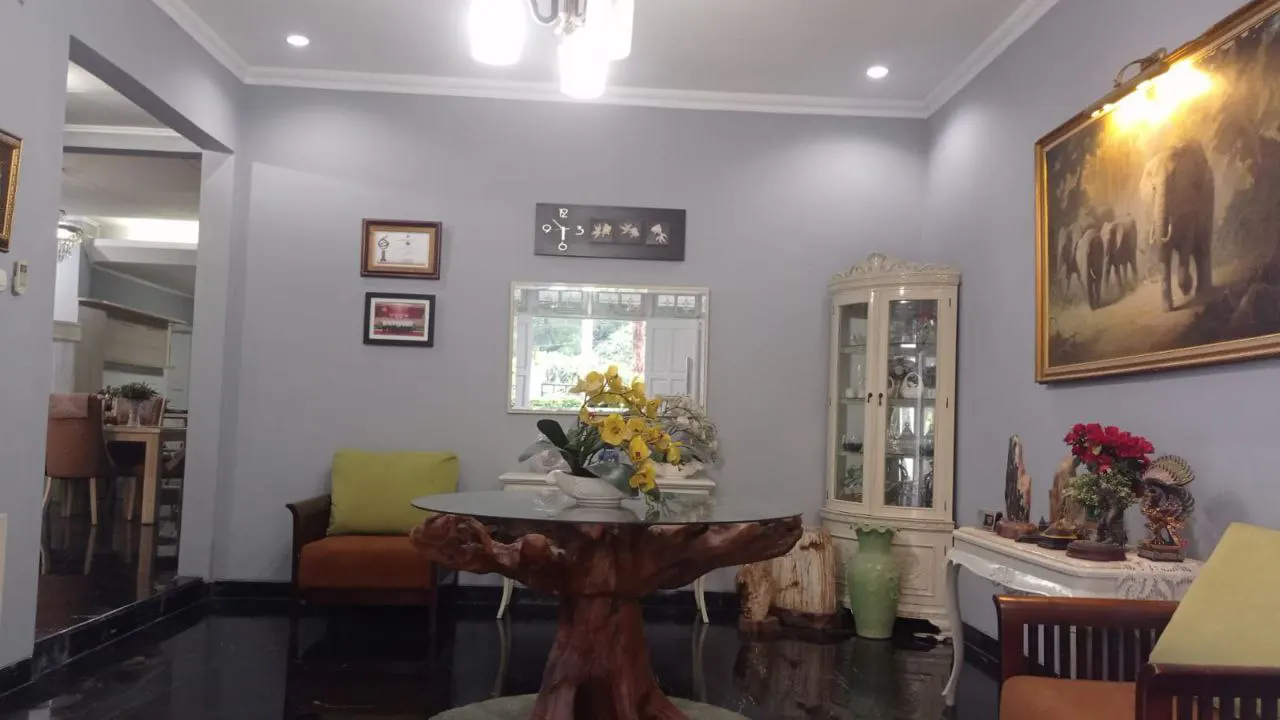 Rumah Cibubur Jakarta Timur Tampak Ruang Tamu Kecil