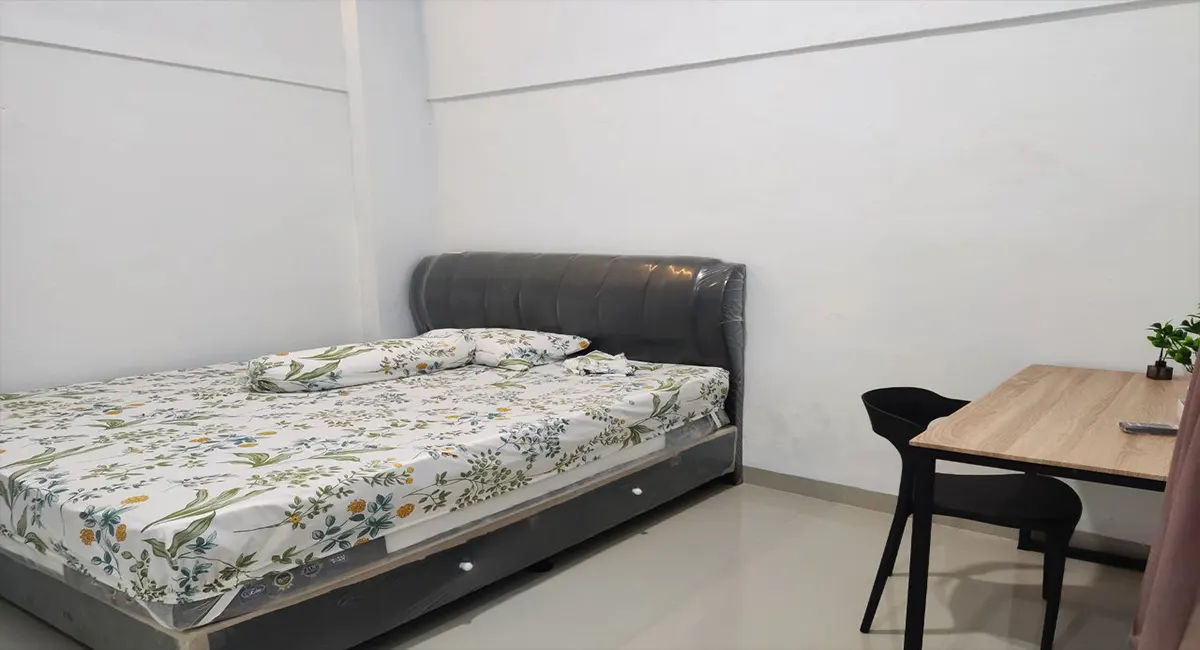 Kost UI Depok Kamar Tidur Dengan Meja Belajar