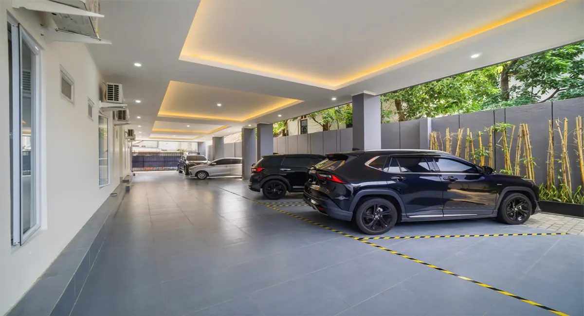 Kost Jakarta Pusat 79 Kamar Garasi Mobil Hadap Dinding Luar