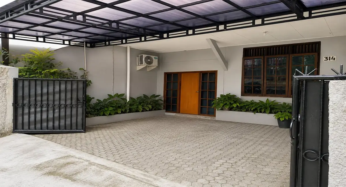 Jual Kost Kebayoran Baru Jakarta Selatan 14 Kamar Area Parkir