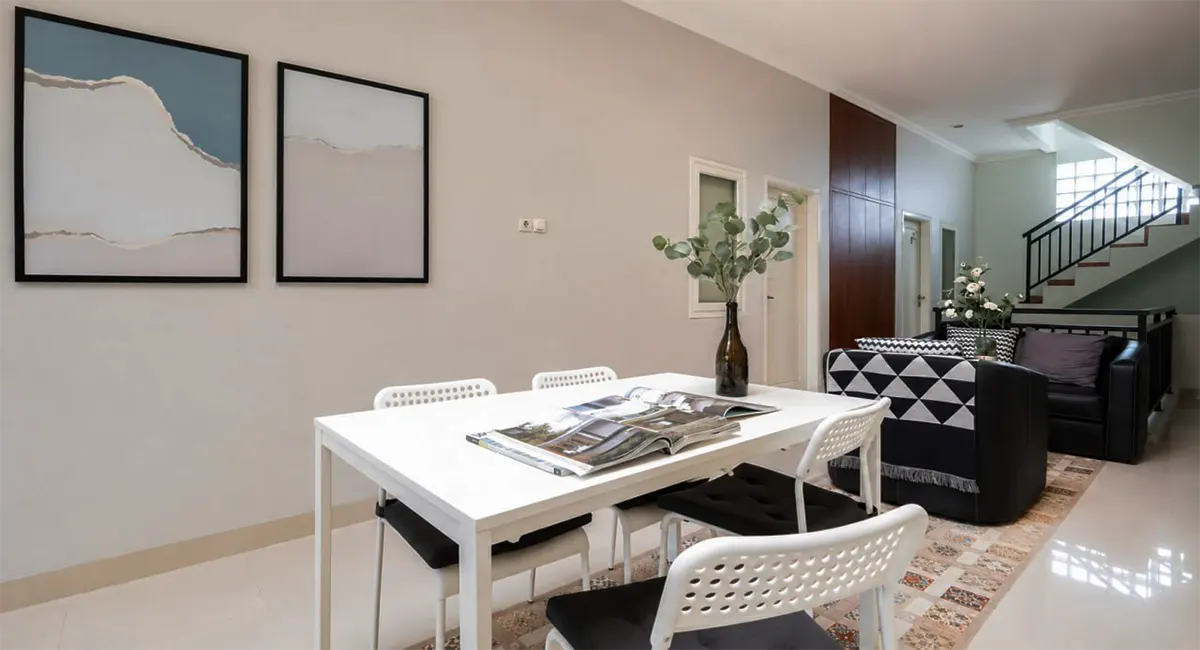 Jual Kost Premium Kebayoran Baru Jakarta Selatan Communal Area Sofa Meja Kursi