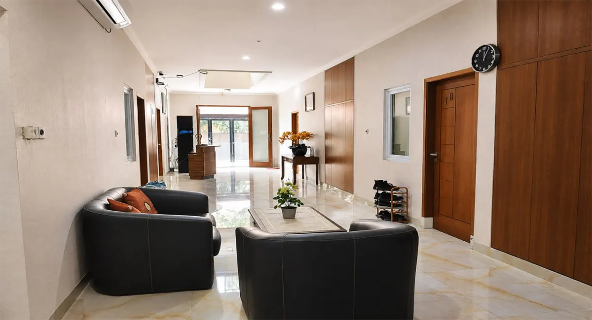 Jual Kost Premium Kebayoran Baru Jakarta Selatan Koridor Sofa