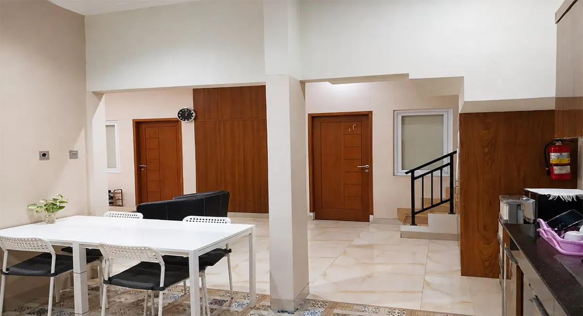 Jual Kost Premium Kebayoran Baru Jakarta Selatan Ruang Dapur Pandangan Pintu Kamar Tidur
