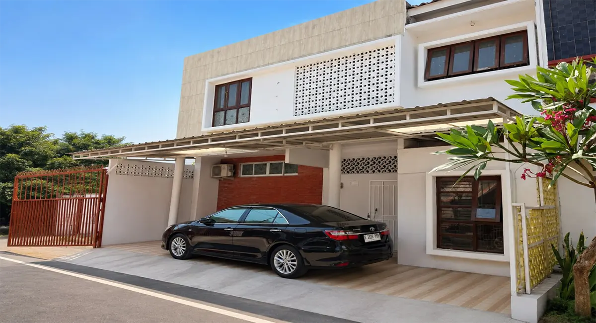 Rumah Tangerang Selatan Deplu Car Port