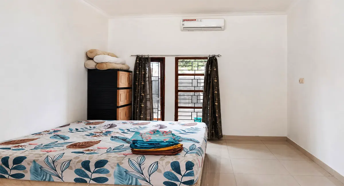 Rumah Tangerang Selatan Deplu Kamar Tidur Hadap AC