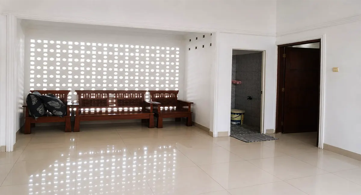 Rumah Tangerang Selatan Deplu Ruang Tengah Lantai Atas