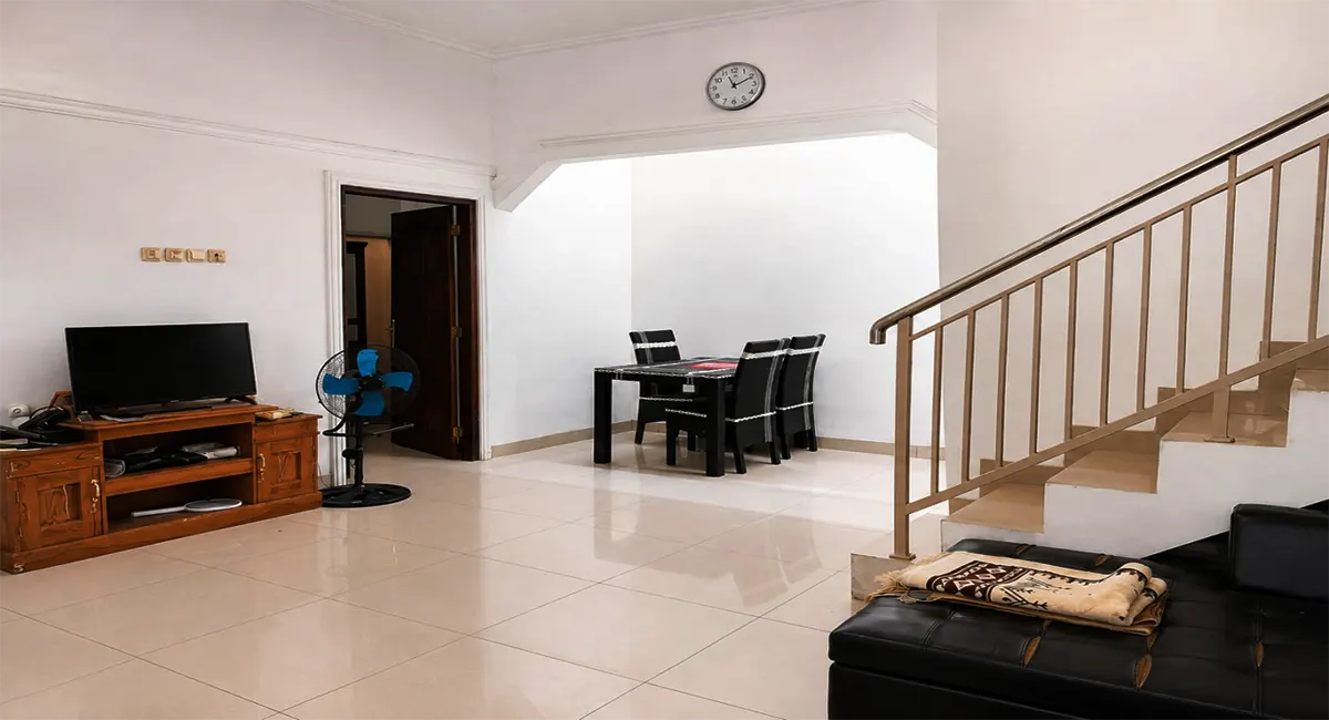 Rumah Tangerang Selatan Deplu Ruang Tengah
