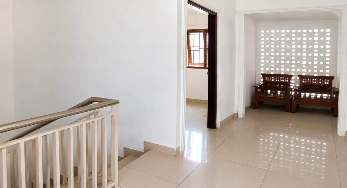 Rumah Tangerang Selatan Deplu Tangga Ruang Atas